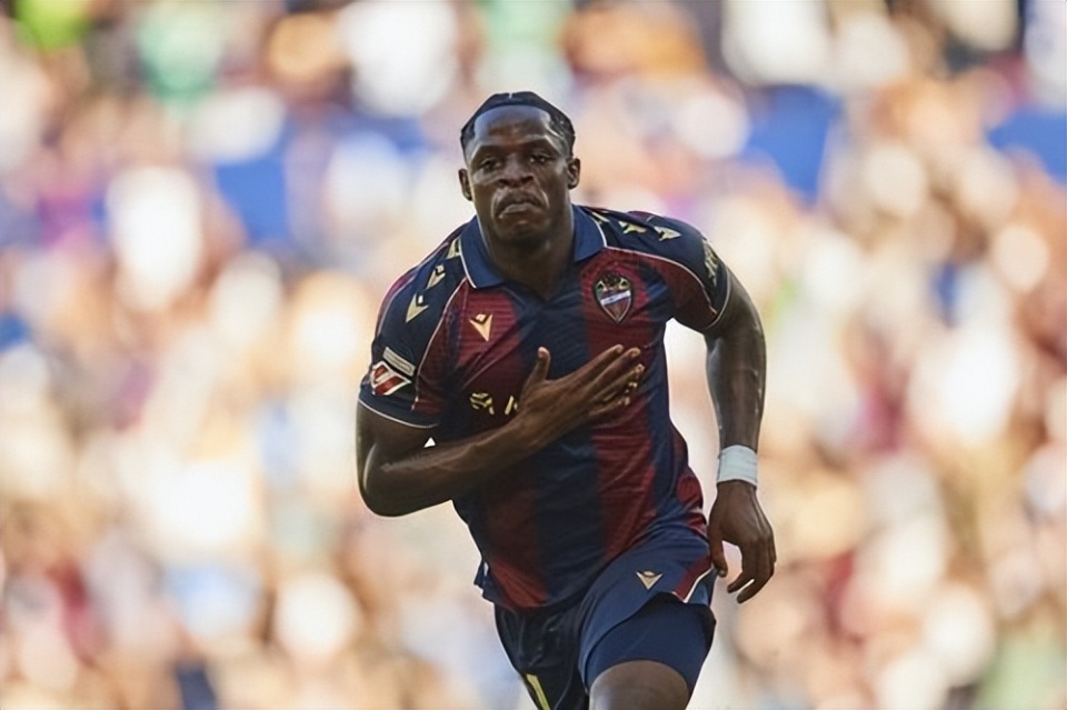 不过他却在, 因此 不过他却在, 因此